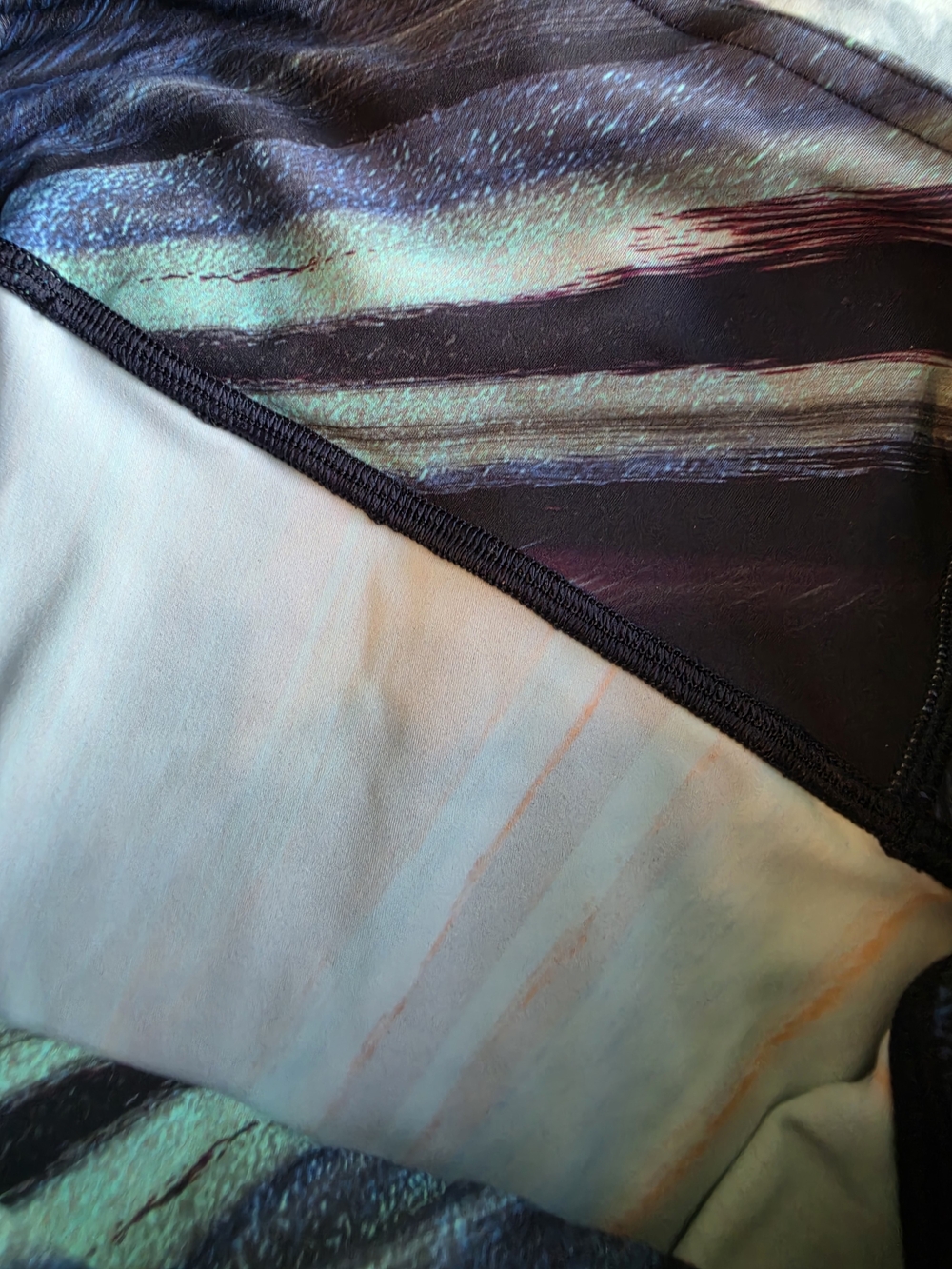 Lululemon Abstract Print Leggings Lux Material Black W/Blue, Teal & Magenta, Red - Picture 6 of 8